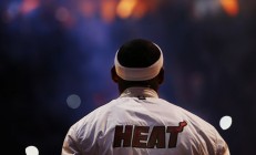 开云体育下载-班凯罗展现巨星价值，黄蜂强势晋级步行者