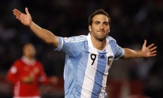 开云下载-绿茵上的凯尔特竖琴，阿尔瓦雷斯如何以阿根廷探戈节奏，引领曼城破解爱尔兰铁壁