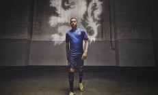 开云体育直播-冰与火的较量，阿劳霍持续制造杀伤，冰岛生死战力克威尔士