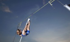 开云体育-皇马险胜里昂，法比尼奥高光表现定乾坤