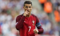 开云体育中国-戈贝尔式爆发！快船淘汰赛战术启示，新疆队如何跨越巨人屏障？