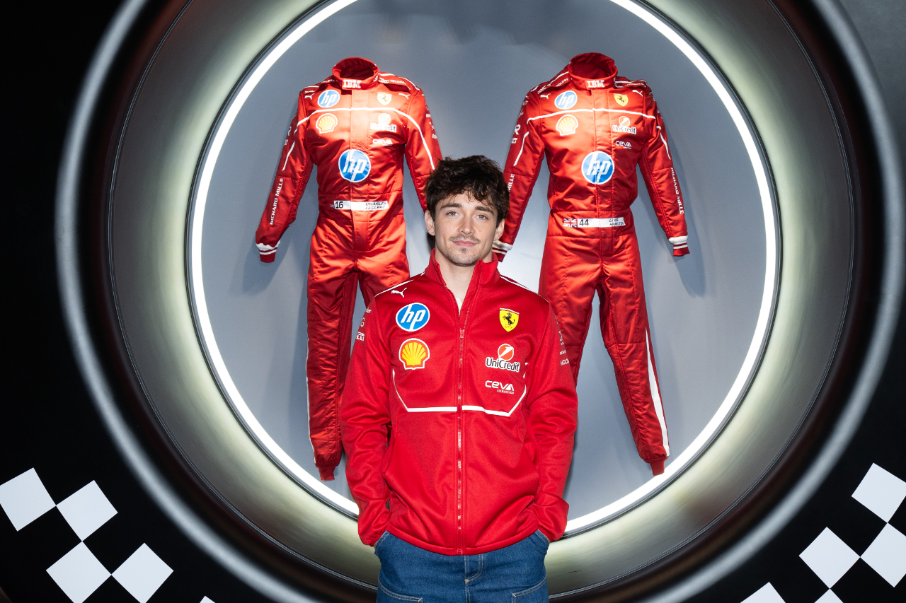 包含梅赛德斯完胜法拉利，勒克莱尔状态火热的词条