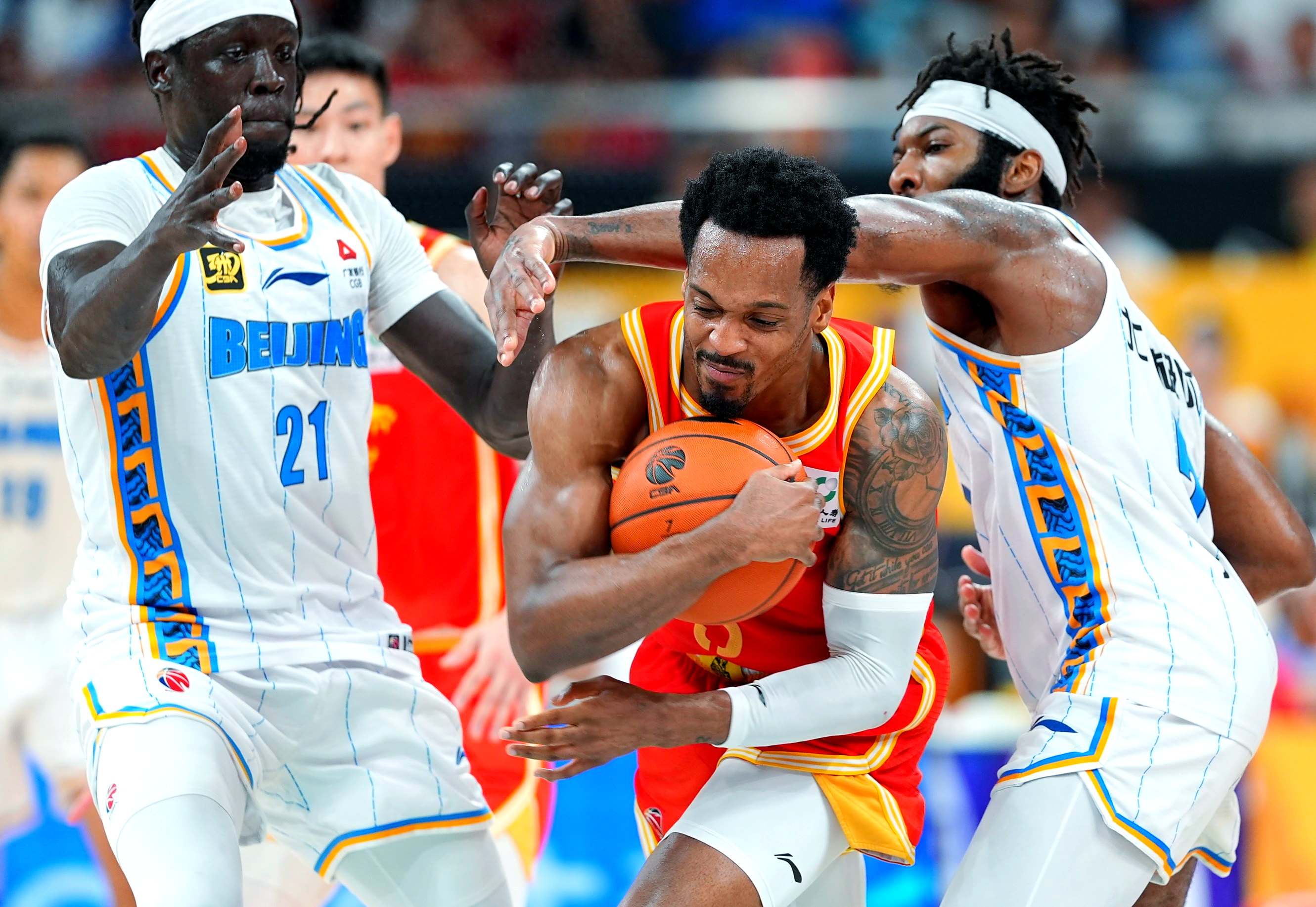 广东男篮惜败北京队,遭遇首败的简单介绍 广东男篮惜败北京队,遭遇首败的简单介绍