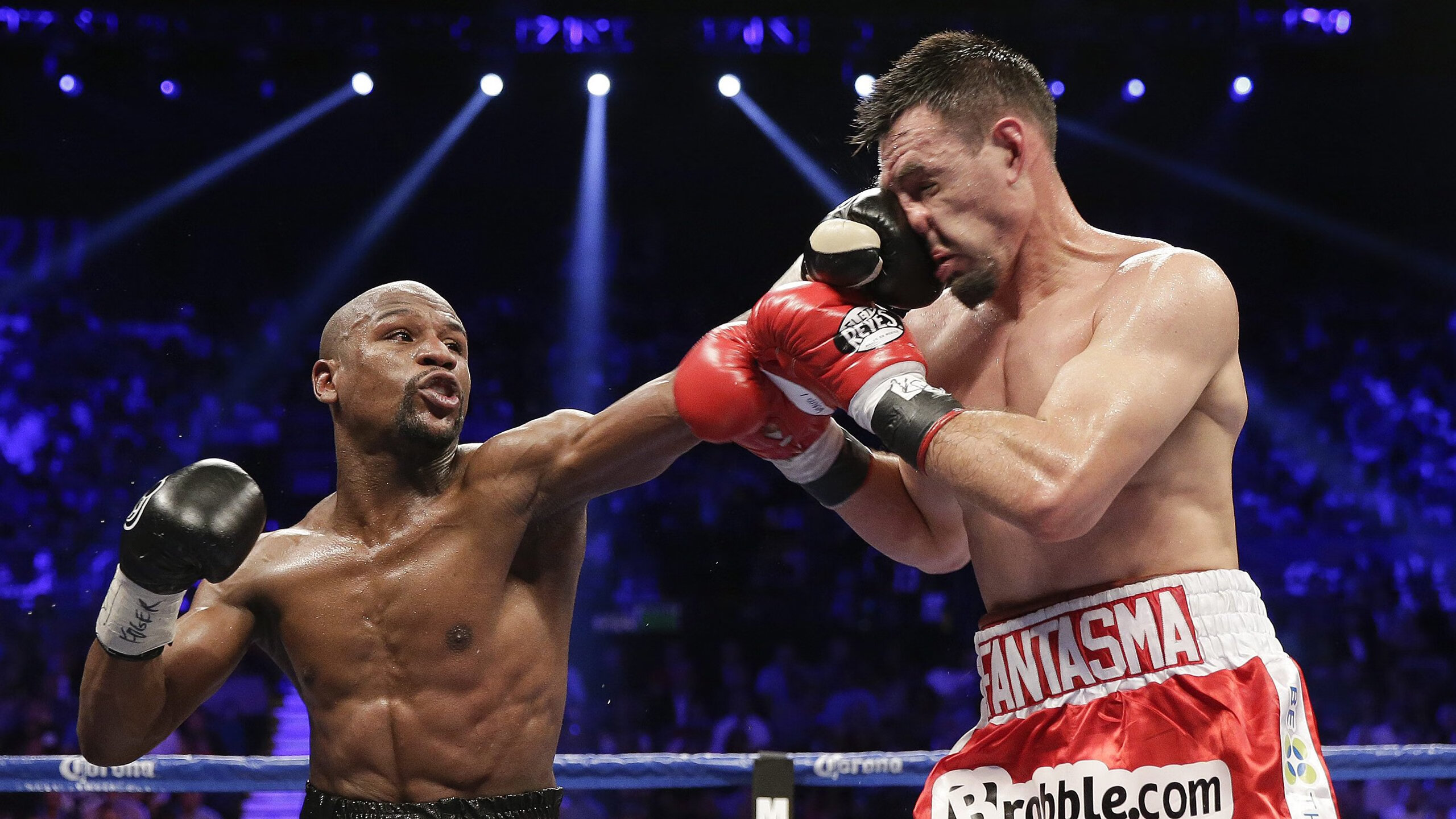 布克单骑破阵，马刺铁血锁胜—唯一性胜利背后的战术博弈